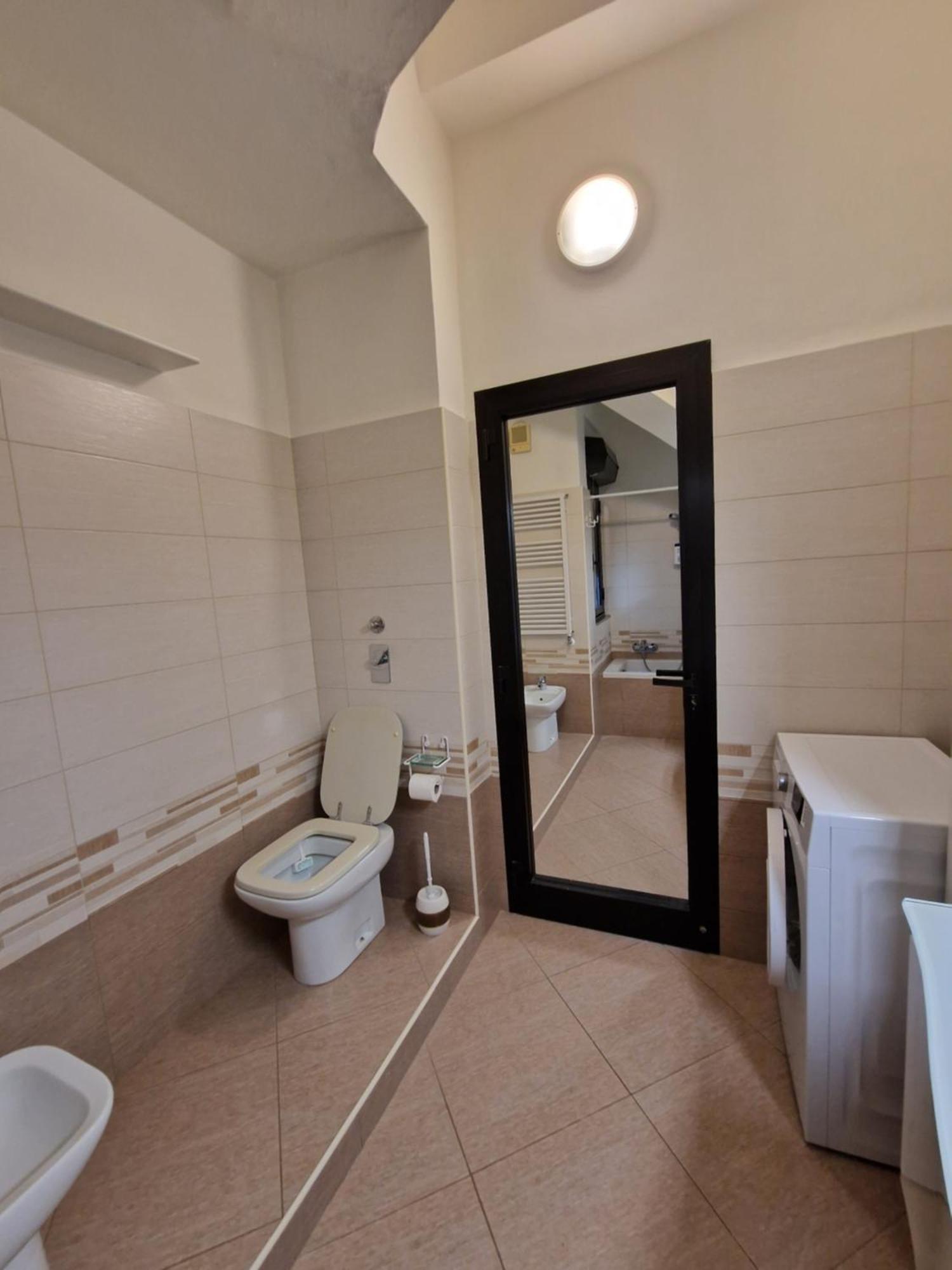 Comfy Penthouse Appartement Milaan Buitenkant foto